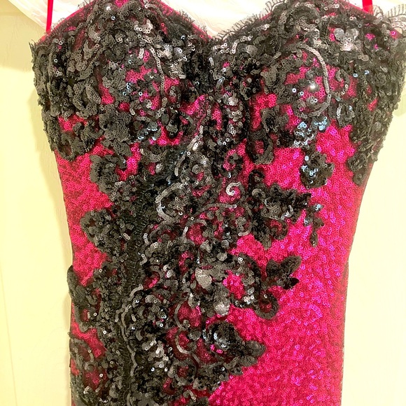 Beautiful Beaded Prom Gown - Size 0 - Picture 3 of 6